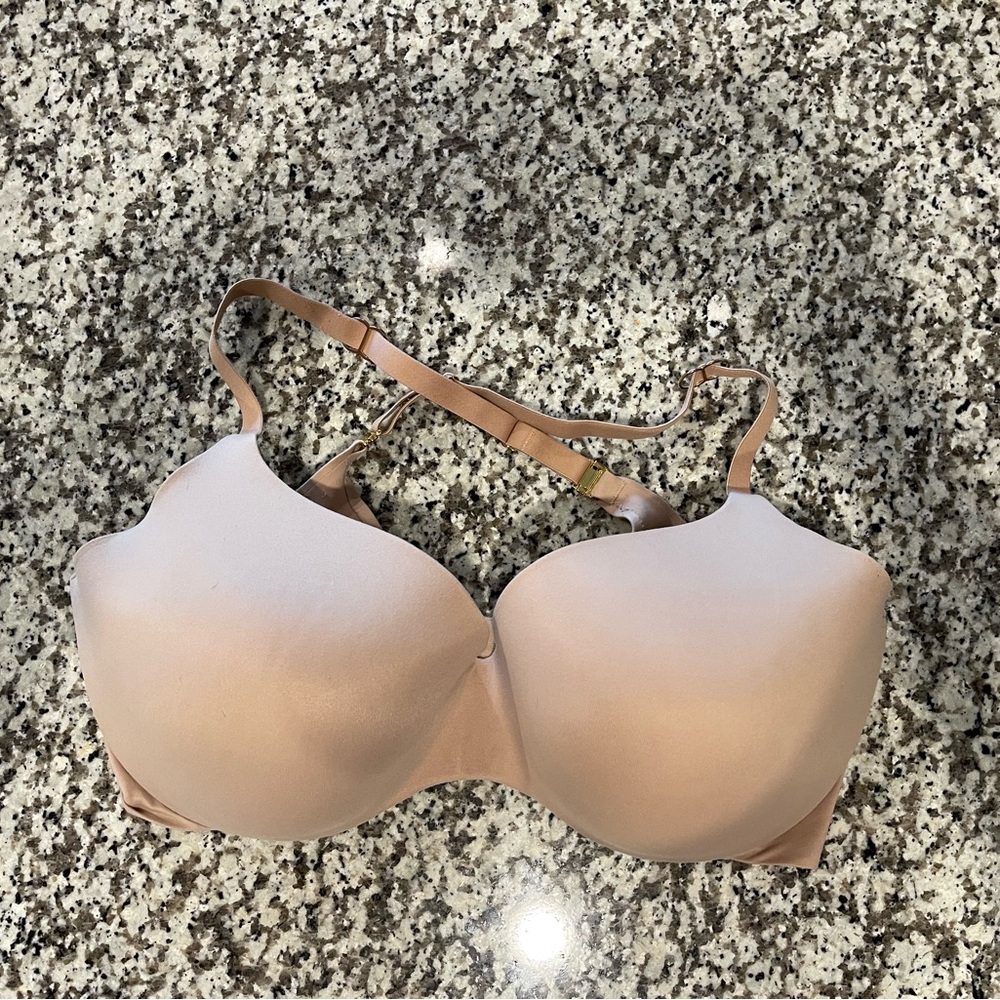 INCREDIBLE BY VICTORIA’S SECRET
Light Push-Up Perfect Shape Bra 36DDD Beige